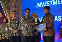Kepala Perwakilan BI Jateng, Rahmat Dwisaputra (dua dari kiri) menghadiri pengumuman pemenang kompetisi Investment Challenge dalam Central Java Investment Business Forum(CJIBF) 2024 di Batang, 28-29 Oktober 2024. (Foto: BI Jateng)