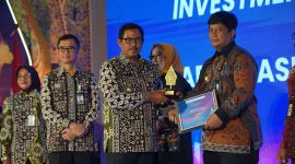 Kepala Perwakilan BI Jateng, Rahmat Dwisaputra (dua dari kiri) menghadiri pengumuman pemenang kompetisi Investment Challenge dalam Central Java Investment Business Forum(CJIBF) 2024 di Batang, 28-29 Oktober 2024. (Foto: BI Jateng)