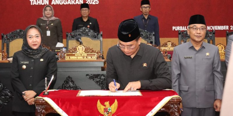 Pemkab dan DPRD Purbalingga Sepakati Propemperda dan APBD Tahun 2025.