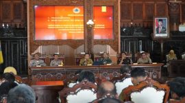 Rapat Koordinasi Kesiapsiagaan Penanggulangan Bencana, di Pendapa RA Kartini Jepara, Senin (9/12/2024).
