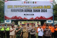 Ratusan Personel Ikuti Apel Kesiapsiagaan Bencana Alam di Lapangan Wicaksana Laghawa Polres Demak, Senin (9/12/2024).