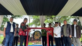 Asisten Administrasi Umum Setda Wonosobo, dr. Mohammad Riyatno melaunching Desa Halal dan Aman Pangan di Desa Erorejo, Kecamatan Wadaslintang, Kamis (12/12/2024).