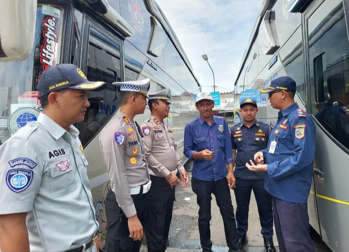 Jelang Nataru Satlantas Polres Demak dan Dishub Lakukan Ramp Check Kendaraan.