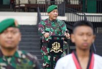 Gubernur Akmil, Mayjen TNI R. Sidharta Wisnu Graha memimpin Upacara Bendera Tujuh Belasan bulan Desember sebagai Inspektur Upacara di Lapangan Saptamarga Akmil, Selasa (17/12/24).