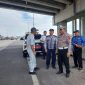 Kasat Lantas Polres Demak AKP Thoriq Aziz yang diwakili oleh Kanit Kamsel Ipda R Suko bersama Jasa Raharja, Dinas perhubungan dan dinas pekerjaan jalan melakukan pengecekan intensif di lokasi jalur pantura Demak, Selasa, (17/12/24).