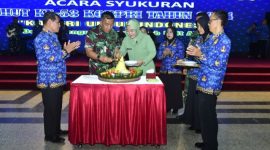 Gubernur Akmil, Mayjen TNI R. Sidharta Wisnu Graha menghadiri acara syukuran memperingati Hari Ulang Tahun ke-53 Korps Pegawai Republik Indonesia (Korpri) di Gedung Moch Lilly Rochli, Akmil, Rabu (18/12/24).