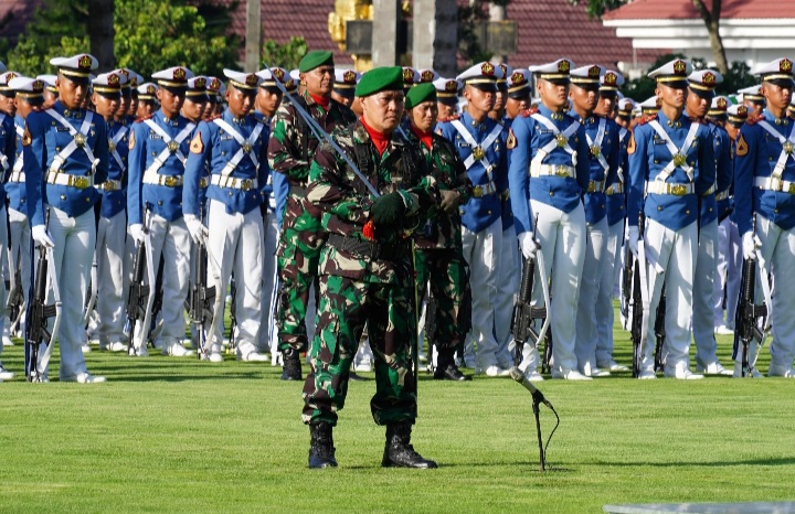 Akademi Militer (Akmil) memperingati Hari Bela Negara ke-76 dengan melaksanakan upacara di Lapangan Pancasila, Kamis (19/12/24).