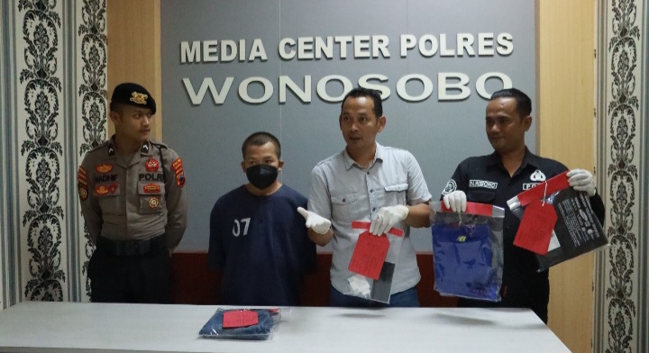 Polres Wonosobo Bekuk Pelaku Penggelapan Handphone di Konter Serayu Cellular.