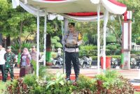Kapolres Kudus, AKBP Ronni Bonic pimpin Apel Gelar Pasukan Lilin Candi 2024, di Alun-Alun Simpang 7 Kudus, Jumat (20/12/2024).
