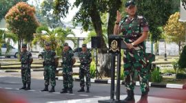 Danmentar Akmil, Brigjen TNI Kristomei Sianturi pimpin pemberangkatan cuti Taruna di Lapangan Markas Komando Resimen Taruna (Mako Mentar) Akademi Militer, Sabtu (21/12/24).
