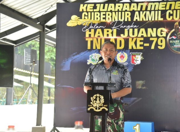 Kepala Departemen Militer Dasar Kadep Mildas Akademi Militer, Kolonel Inf Nugroho Dwi Hermawan secara resmi membuka Kejuaraan Menembak Gubernur Akmil Cup Tahun 2024 di Lapangan Tembak Moch Socheh, Akmil, Sabtu (21/12).