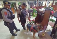 Satuan Samapta Polres Kudus lakukan sterilisasi sejumlah Gereja dan tempat ibadah, Selasa (24/12/2024).