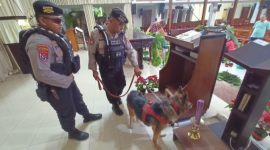 Satuan Samapta Polres Kudus lakukan sterilisasi sejumlah Gereja dan tempat ibadah, Selasa (24/12/2024).