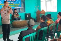 Bhabinkamtibmas Desa Batursari, Brigadir Anggi Saka Mardani, melaksanakan penyuluhan tentang bahaya kekerasan seksual kepada para ketua RT dan RW se-Desa Batursari, Kecamatan Sapuran, Kabupaten Wonosobo, Kamis (2/1/2025).