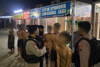 Sat Samapta Polres Demak melaksanakan patroli dinihari di Jalan Bhayangkara, Kelurahan Bintoro, Kecamatan Demak, Kabupaten Demak, Minggu (5/12/2025) dinihari.