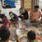 Aipda Sugimin (Bhabinkamtibmas Polsek Mijen) melaksanakan kegiatan Sambang Perpustakaan Keliling di wilayah  binaannya, Desa Geneng, RT.01/01, pada Minggu (5/1/2025).