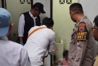 Polres Wonosobo melakukan evakuasi dan olah TKP atas meninggalnya siswa SMK Wiratama 2 Wonosobo di kamar mandi sekolah tersebut pada Senin (6/1/2025).