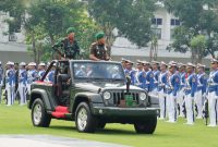 Gubernur Akmil, Mayjen TNI R. Sidharta Wisnu Graha memimpin upacara serah terima tugas, wewenang dan tanggung jawab jabatan Danmentar dari Brigjen TNI Kristomei Sianturi kepada Kolonel Inf Ali Akhwan di Lapangan Pancasila, Akmil, Rabu (8/1/2025).