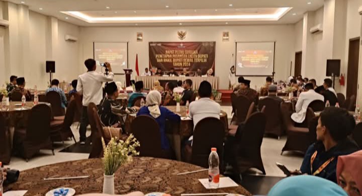 Rapat pleno terbuka KPU Kabupaten Demak di Ballrom Hotel Amantis Demak, Kamis (9/1/2025).
