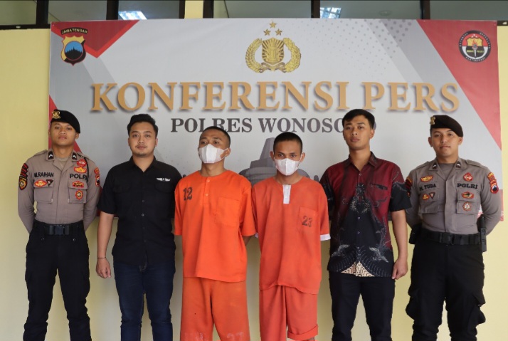 Dua pria, F (27) dan FR (21) warga Temanggung, terbukti bawa Sabu di kawasan objek wisata Sinsu Park, Wonosobo, ditangkap Satresnarkoba Polres Wonosobo, pada Rabu (8/1/2025) malam.