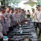 Kapolres Demak  pimpin pemeriksaan senjata api dinas di lapangan Wicaksana Laghawa Polres Demak, Senin (13/1/2025).