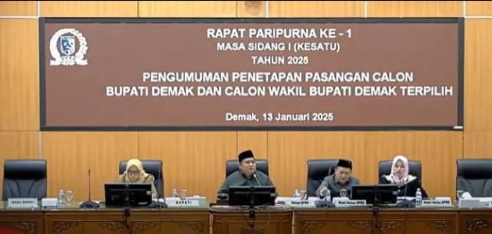 Rapat Paripurna DPRD Demak, umumkan penetapan pasangan Calon Bupati Demak dan Calon Wakil Bupati Demak terpilih, di Ruang Rapat DPRD,
Senin (13/1/2025).
