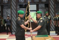 Jabatan Gubernur Akmil diserhterimakan dari Mayjen TNI R. Sidharta Wisnu Graha, kepada Mayjen TNI Arnold Aristoteles Paplapna Ritiauw, di Aula Jenderal Besar A.H. Nasution, Mabesad, Jakarta, Selasa (14/1/2024).