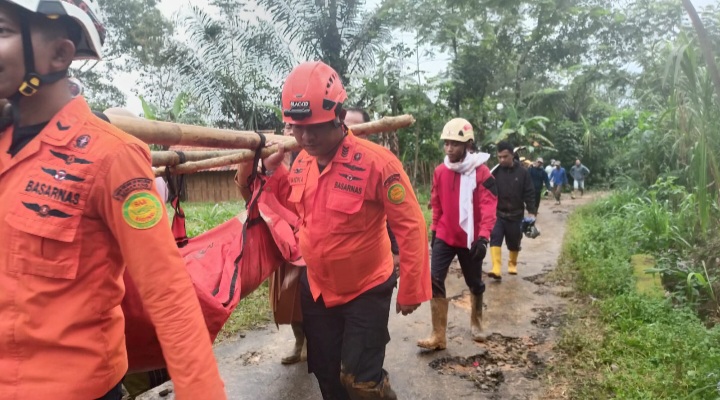Banjir Bandang dan Longsor di Pekalongan Tewaskan 17 Orang.