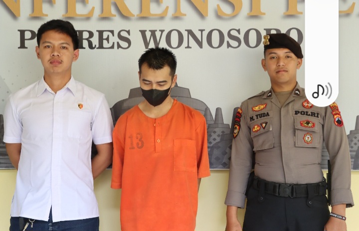 S (34), warga Kelurahan/Kecamatan Selomerto, diduga melakukan perjudian online menggunakan perangkat elektronik.