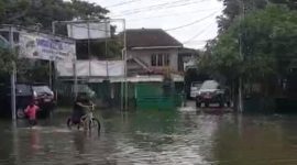 Dampak Jebolnya Tanggul, Jalan Raya depan Kecamatan Guntur, Kamis (23/1/2025) mulai Surut