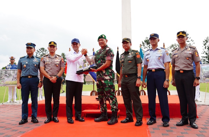 Wakil Gubernur Akmil, Brigjen TNI Kristomei Sianturi sambut Alumni Akabri 1999.