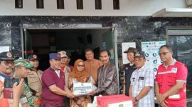 Dinsos P2PA Kabupaten Demak menyalurkan bantuan bagi warga terdampak banjir di Demak.
