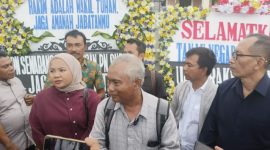 Direktur PT Rumpun, Muttaqin saat diwawancarai awak media di sela persidangan di Pengadilan Negeri Semarang, Rabu (5/2/2025).