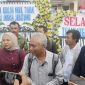 Direktur PT Rumpun, Muttaqin saat diwawancarai awak media di sela persidangan di Pengadilan Negeri Semarang, Rabu (5/2/2025).