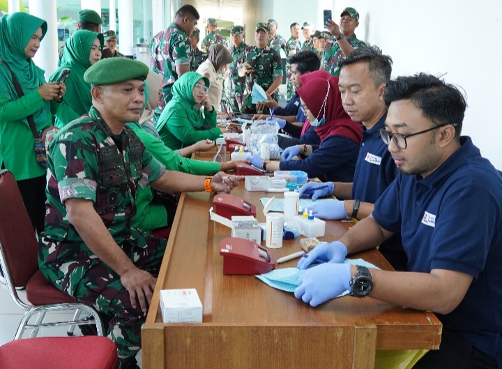 Donor Darah Akmil dalam rangka Peringati Hari Ulang Tahun ke-79 Persit KCK, Kamis (6/2).