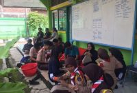 Relawan Pramuka Demak aktif membantu Penanganan Banjir. 