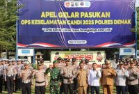 Kapolres Demak, AKBP Ari Cahya Nugraha, pimpin Apel Operasi Keselamatan Candi 2025, di Lapangan Apel Wicaksana Laghawa Polres Demak, Senin (10/2/2025).