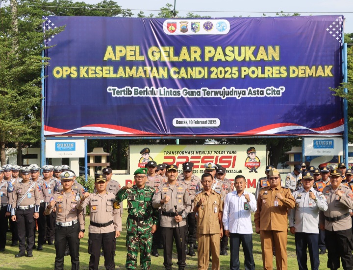 Kapolres Demak, AKBP Ari Cahya Nugraha, pimpin Apel Operasi Keselamatan Candi 2025, di Lapangan Apel Wicaksana Laghawa Polres Demak, Senin (10/2/2025).
