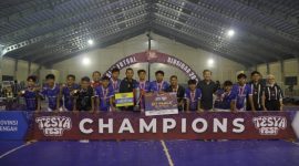 Kepala Badan Narkotika Nasional Provinsi (BNNP) Jawa Tengah, Brigjen Pol. Dr. H. Agus Rohmat, bersama para juara Siji Futsal Competition Bersinar 2025.