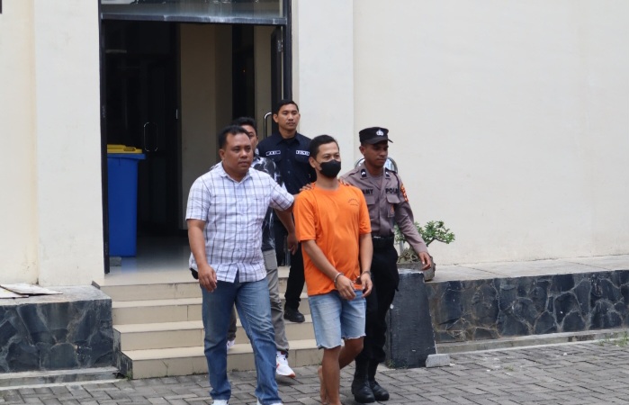 Sat Resnarkoba Polres Demak berhasil menangkap seorang kurir sabu berinisial M (31), di Jalan Desa Pilangsari, Kecamatan Sayung, Kabupaten Demak, Selasa (7/1/2025).