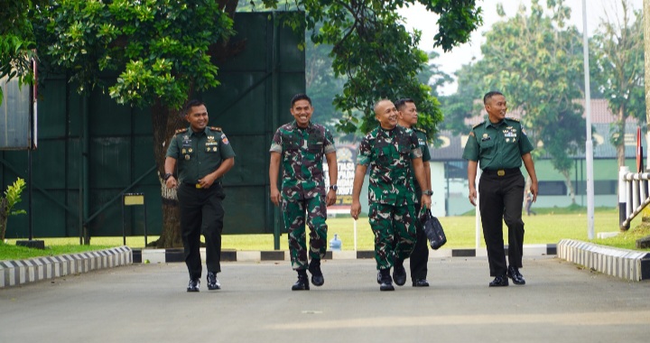 Danmentar Akmil Tinjau Pendidikan Taruna Kecabangan Zeni Pusdikzi Bogor.
