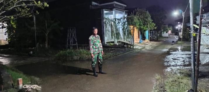 Bencana alam banjir akibat air rob naik ditambah curah hujan yang tinggi beberapa waktu lalu, masih menggenangi sejumlah wilayah di Kabupaten Demak.