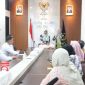 Karyawan Kantor Wilayah Kementerian Hukum Jawa Tengah mengikuti pelatihan Bantuan Hidup Dasar bersama Puskesmas Bugangan, Semarang, Kamis (13/2/2025).