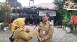 Pelaksana Tugas (Plt) Kepala Dinsos P2PA Demak, Agus Herawan saat diwawancarai.