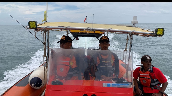 Tim SAR Gabungan sedang mencari
Jamil (60), ABK Tiga Putri yang terjatuh dan hilang di perairan Bondo, Kecamatan Bangsri, Kabupaten Jepara, Selasa (18/2).