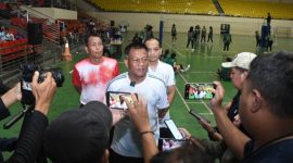 Kapusjaspermildas TNI, Brigjen TNI Arie Tri Hedhianto, selaku Ketua Tim Rekrutmen Prajurit TNI melalui jalur khusus bagi para atlet bola voli putri berprestasi di wilayah Kodam IV/Diponegoro, saat diwawancari awak media, Rabu (19/2/2025).