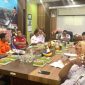 Rapat koordinasi dan evaluasi terkait penanganan banjir yang melanda wilayah Demak, khususnya di Kecamatan Bonang, Karangtengah, dan Sayung, Rabu (19/2/2025).