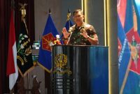 Gubernur Akmil, Mayor Jenderal TNI Arnold A.P. Ritiauw, secara resmi membuka Seminar Program Studi Teknik Akademi Militer yang bertempat di Gedung Moch. Lilly Rochli, Akademi Militer, Kamis (20/2/2025).