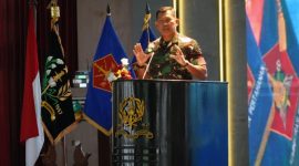 Gubernur Akmil, Mayor Jenderal TNI Arnold A.P. Ritiauw, secara resmi membuka Seminar Program Studi Teknik Akademi Militer yang bertempat di Gedung Moch. Lilly Rochli, Akademi Militer, Kamis (20/2/2025).