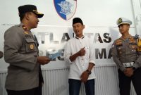 Harmadi (42), pengemudi mobil Fortuner yang vidionya viral karena melawan arus di Exit Tol Sayung Demak, saat di Kantor Satlantas Polres Demak, Jum'at (21/2/2025).
